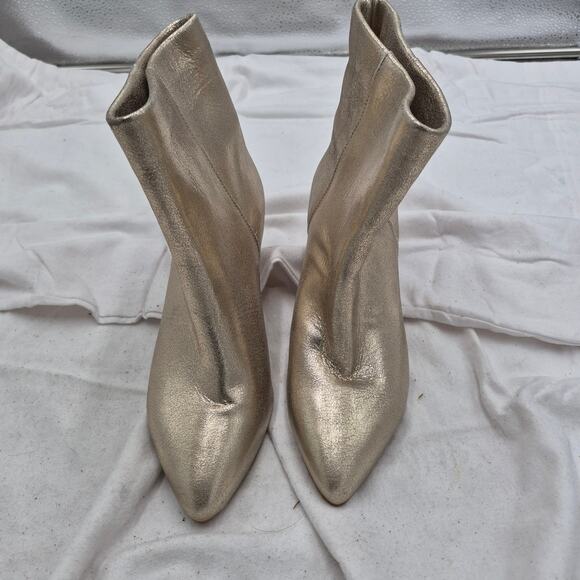 NEW Dolce Vita Dee pointed-toe bootie platinum distressed leather women size 7.5 - Picture 3 of 6